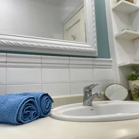 Amplio Piso Plaza America 아파트