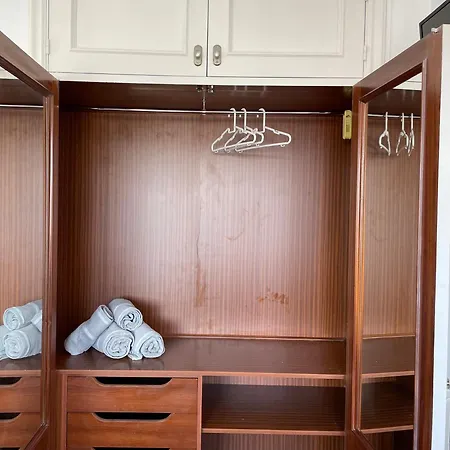 Amplio Piso Plaza America 아파트 *