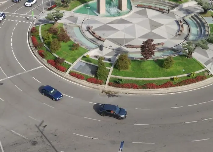 Amplio Piso Plaza America Βίγκο