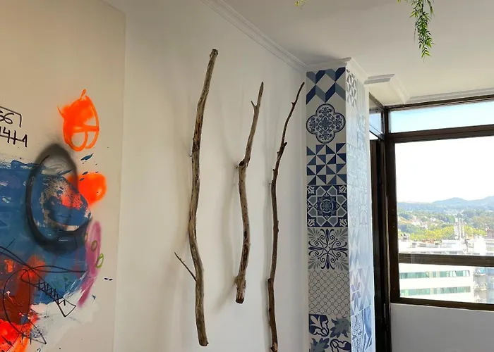 Amplio Piso Plaza America Βίγκο