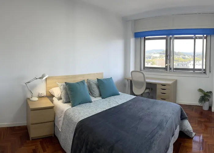 Amplio Piso Plaza America * Βίγκο