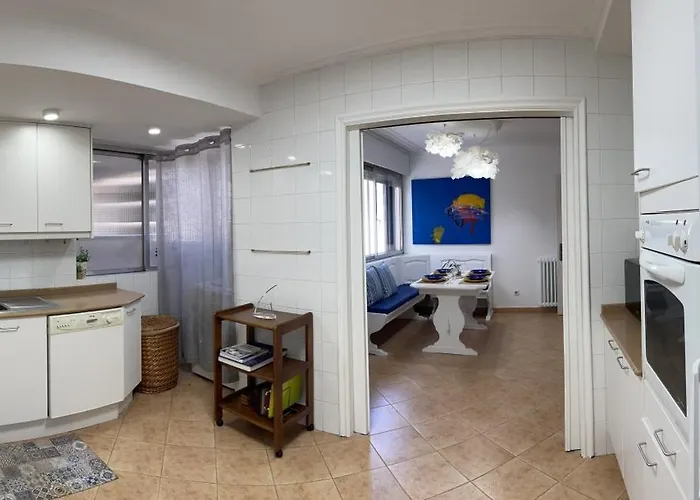 Amplio Piso Plaza America Διαμέρισμα *