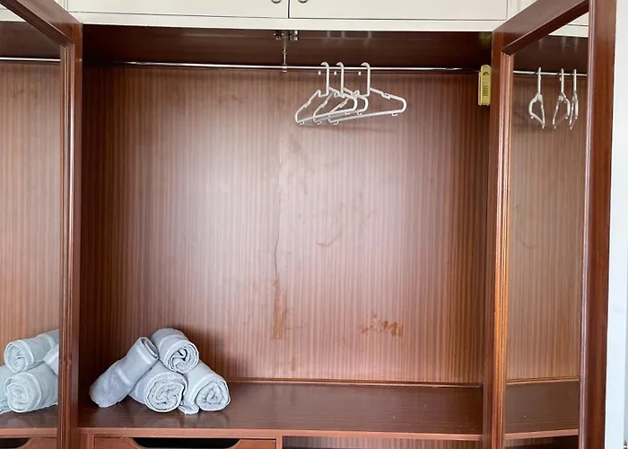 Amplio Piso Plaza America Διαμέρισμα *